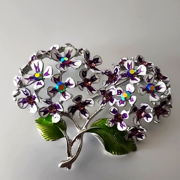 Hydrangea Brooch with PURPLE and Green Accents Hydrangea - Picture 1 of 4